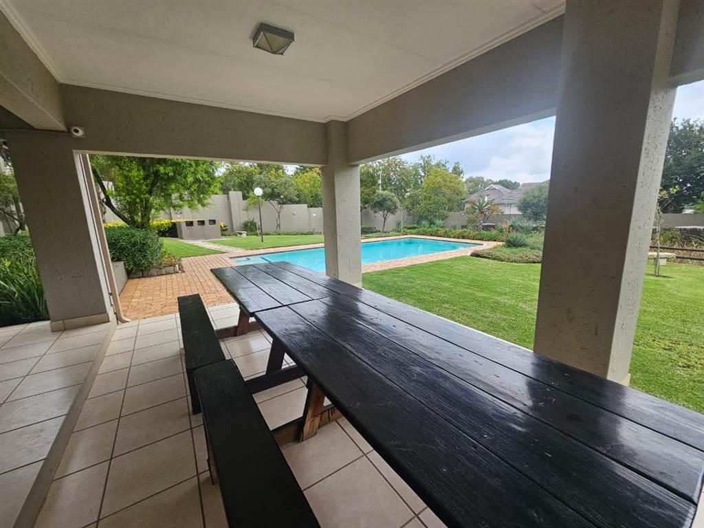 1 Bed Townhouse in Bryanston photo number 10