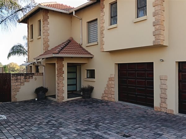 4 Bedroom House 4 Bedroom House