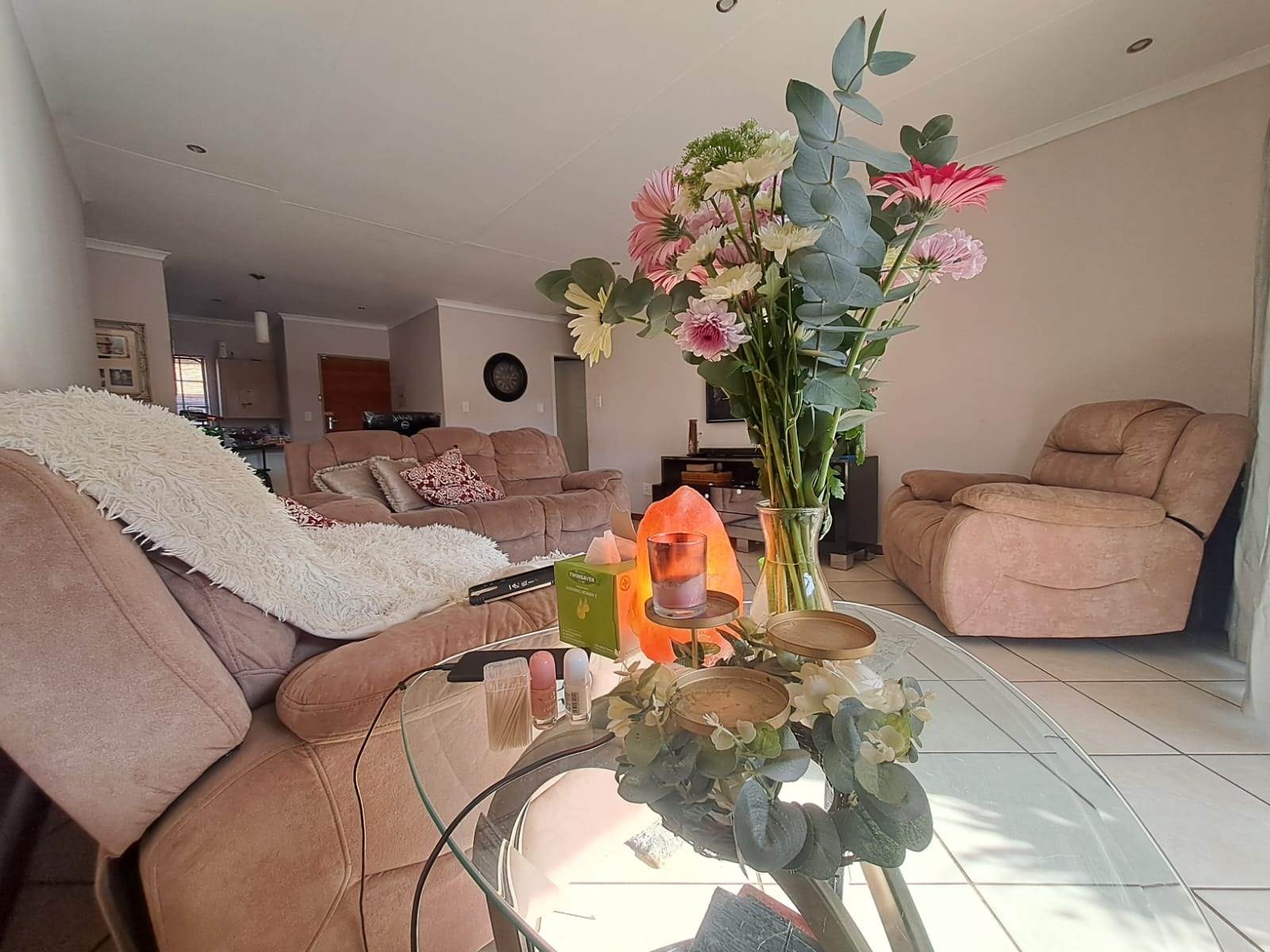 3 Bed Townhouse in Mooikloof Ridge photo number 5