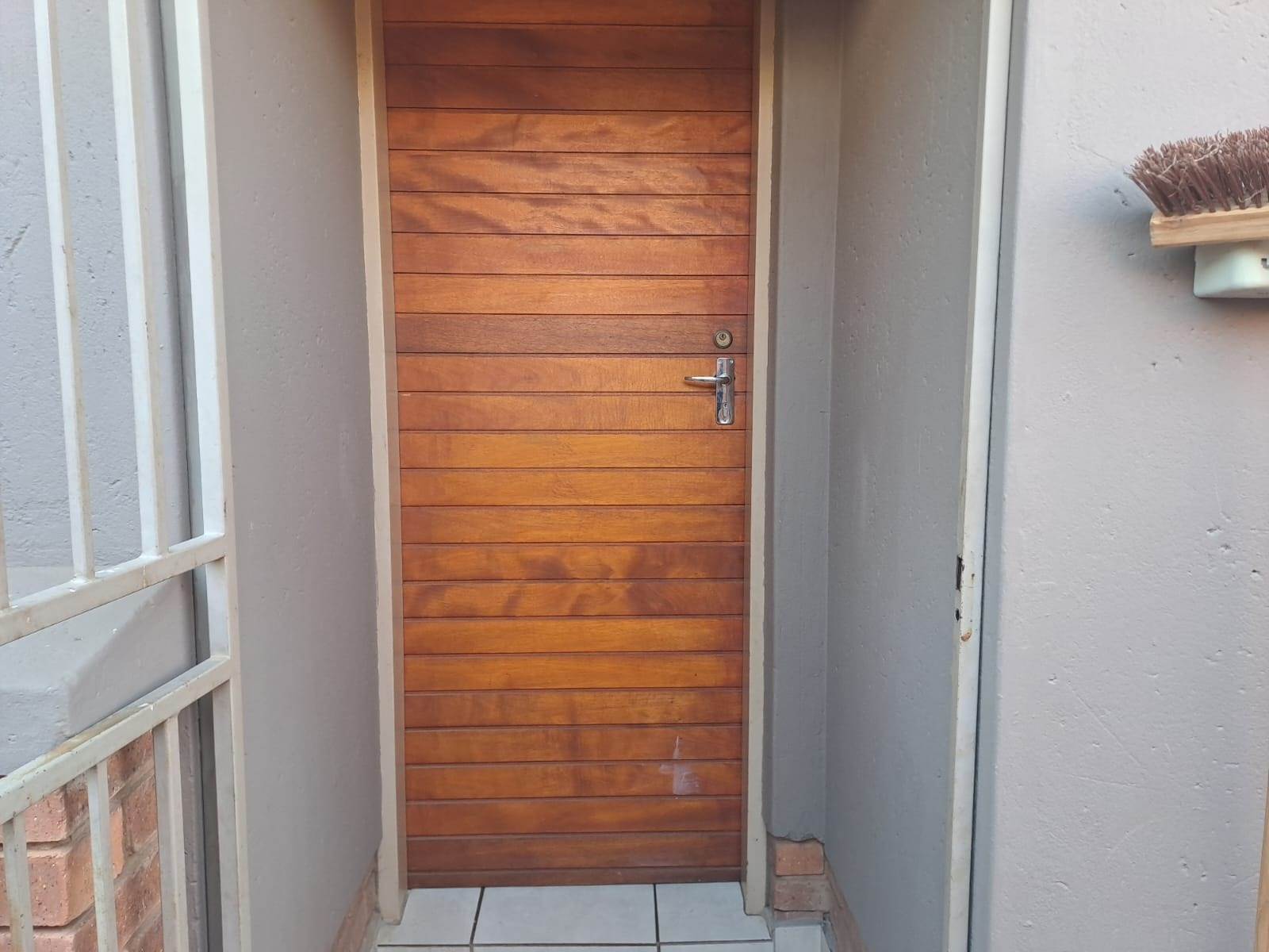 3 Bed Townhouse in Mooikloof Ridge photo number 27