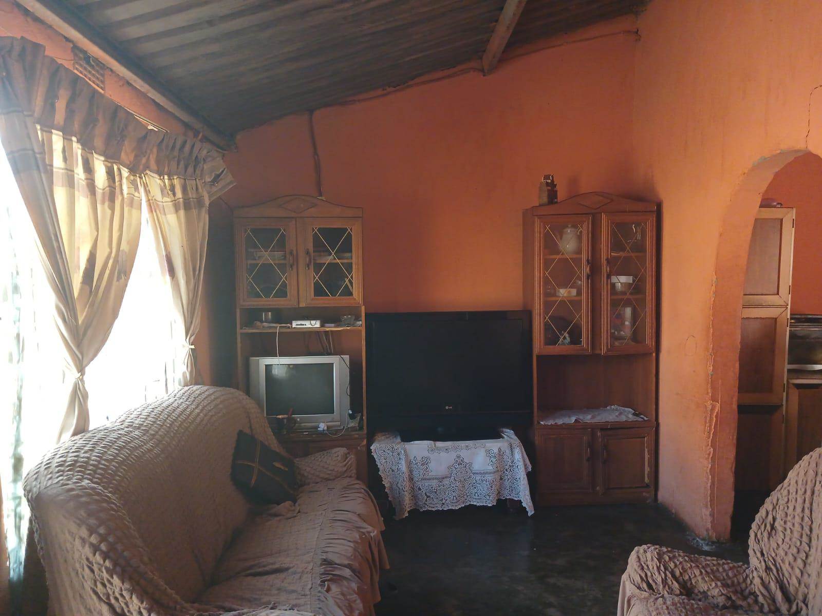 3 Bed House in Isiphetweni photo number 7