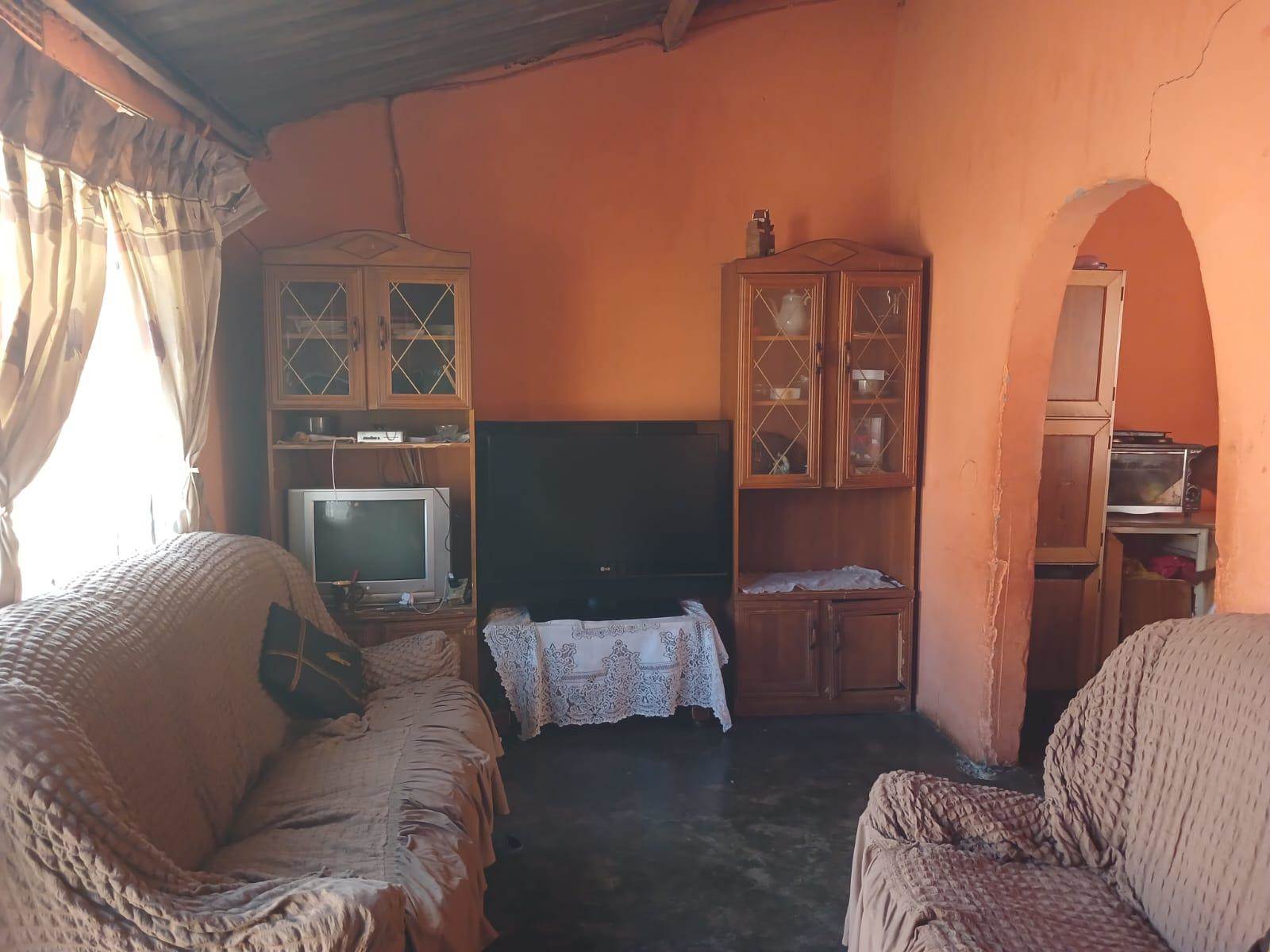 3 Bed House in Isiphetweni photo number 11