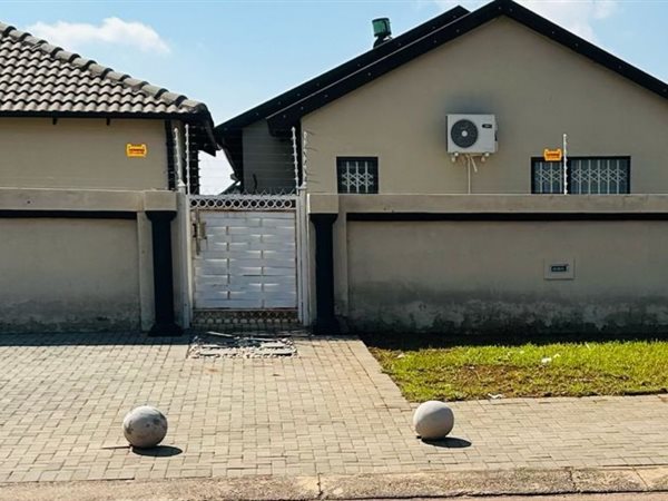 3 Bedroom House 3 Bedroom House