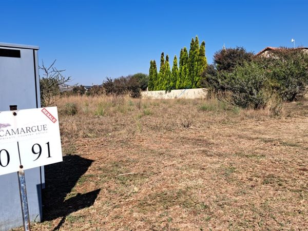 1 372 m² Land