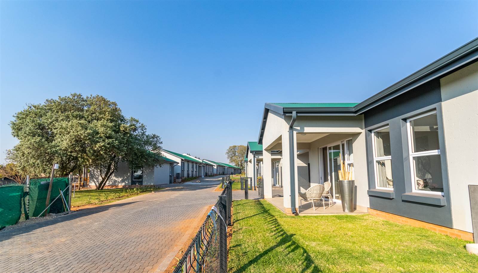 2 Bed Townhouse in Modderfontein photo number 17