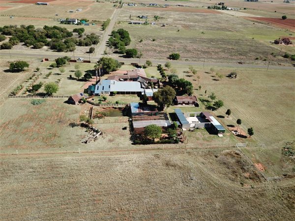 12.8 ha Smallholding 12.8 ha Smallholding