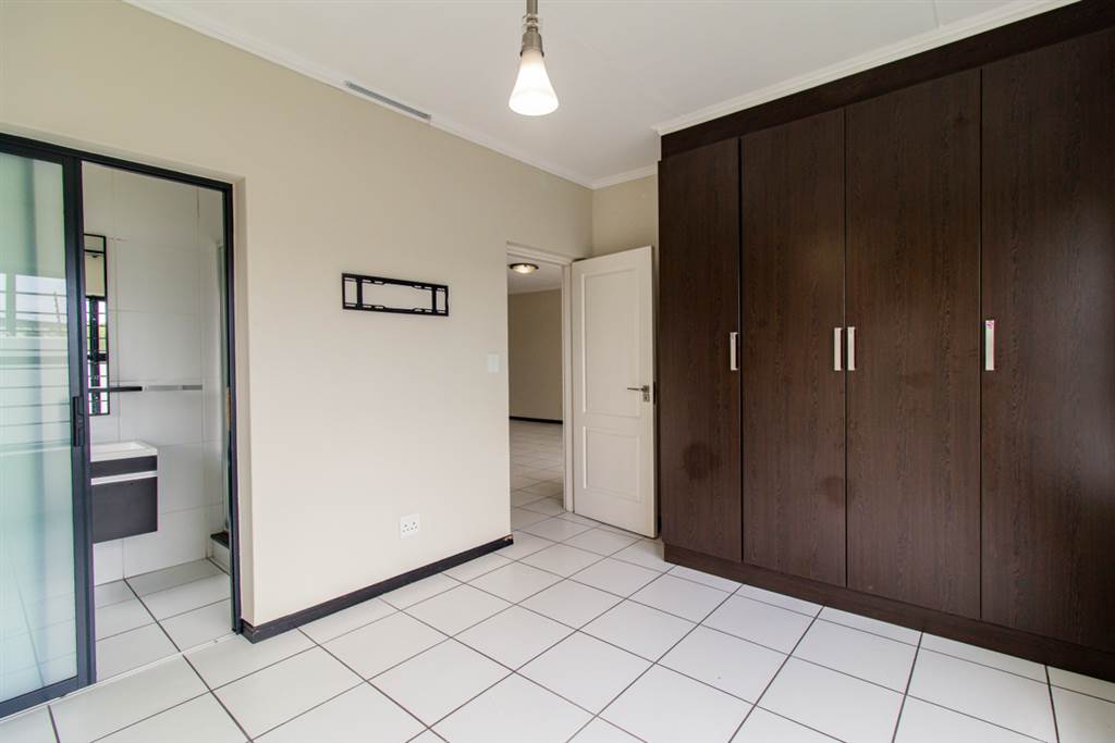 3 Bed Townhouse in Greenstone Hill photo number 7