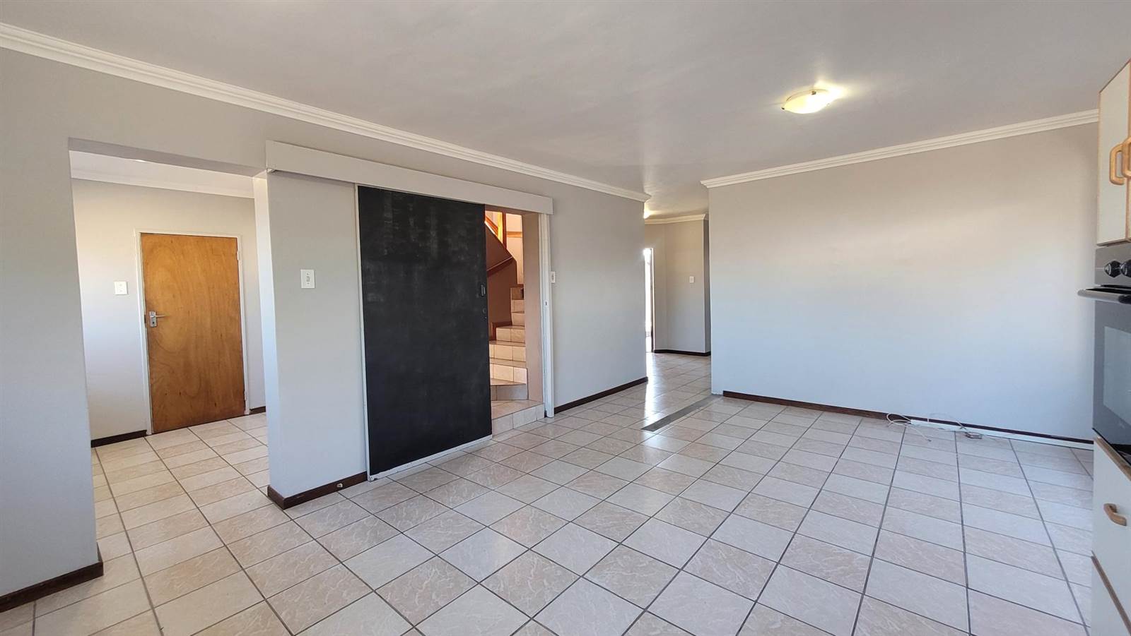 5 Bed House in Myburgh Park photo number 12