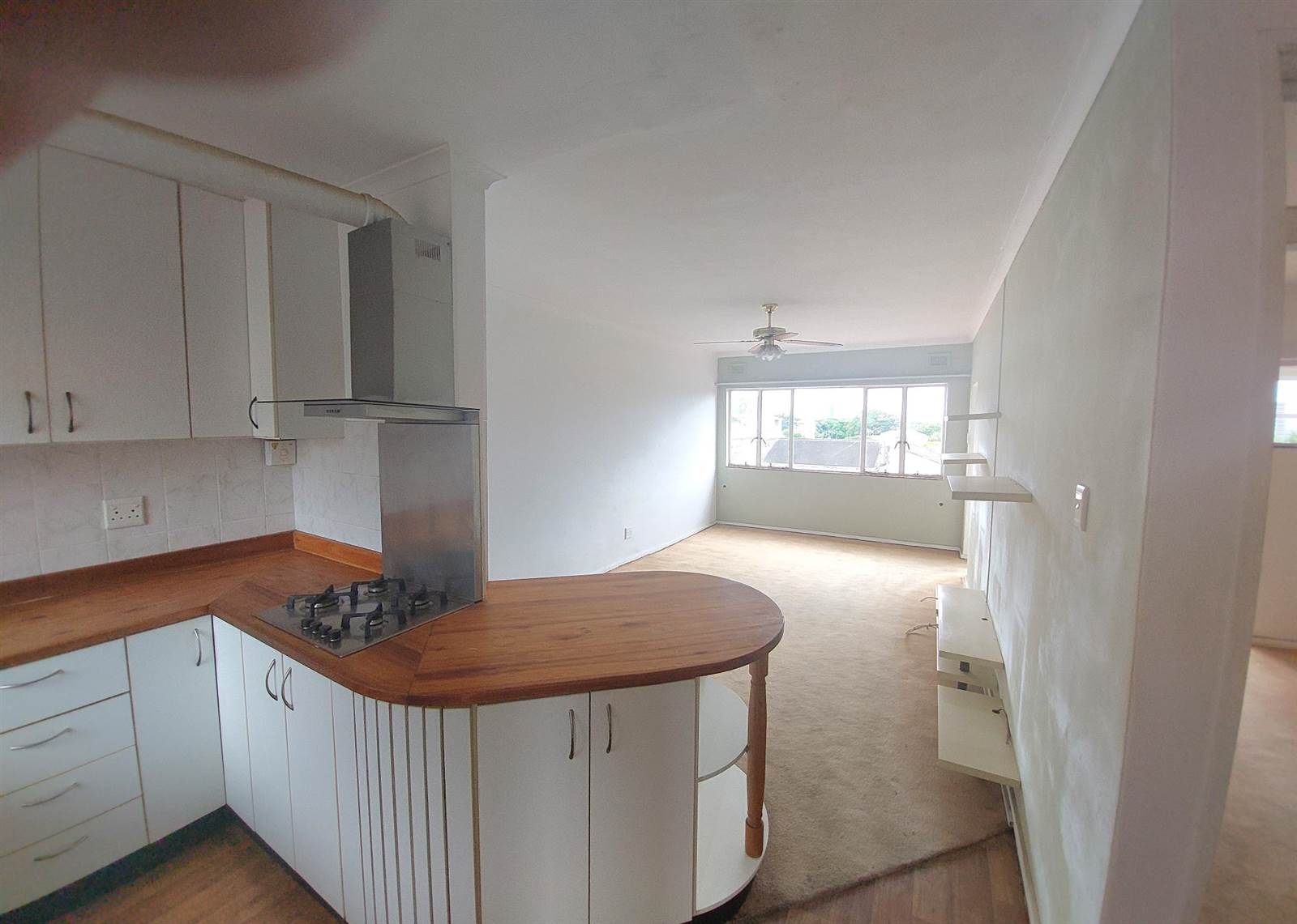 1.5 Bed Apartment in Bulwer photo number 3