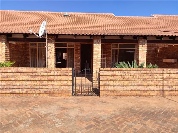 2 Bedroom Townhouse 2 Bedroom Townhouse