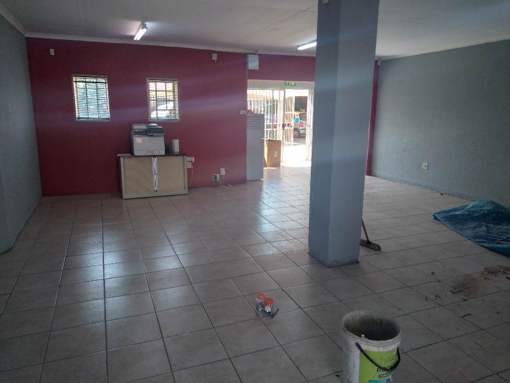991  m² Commercial space in Fochville photo number 9