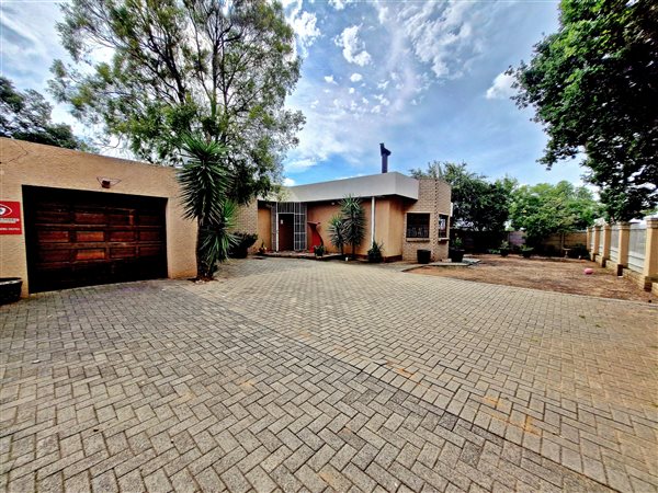 4 Bedroom House 4 Bedroom House