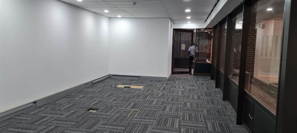 318  m² Office Space in Bedfordview photo number 2
