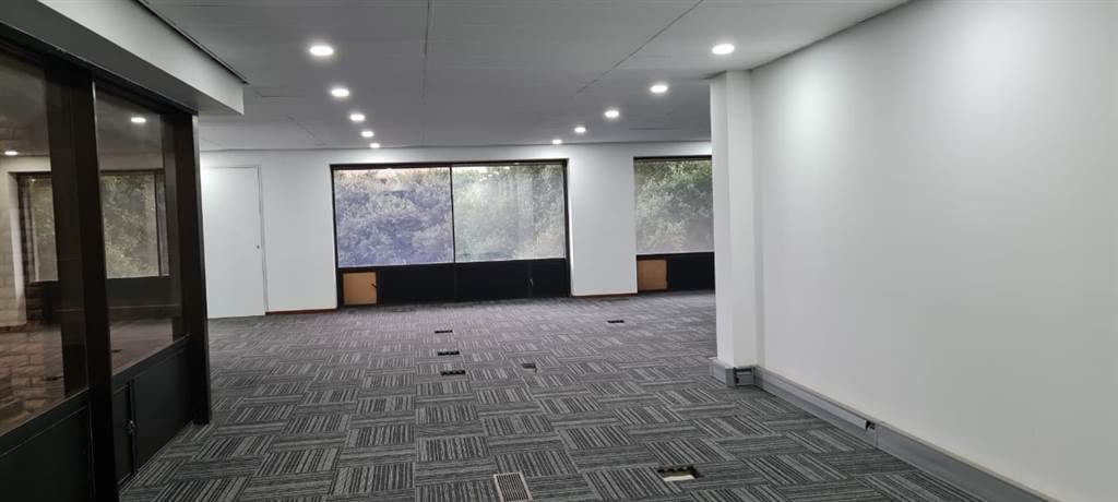 318  m² Office Space in Bedfordview photo number 7