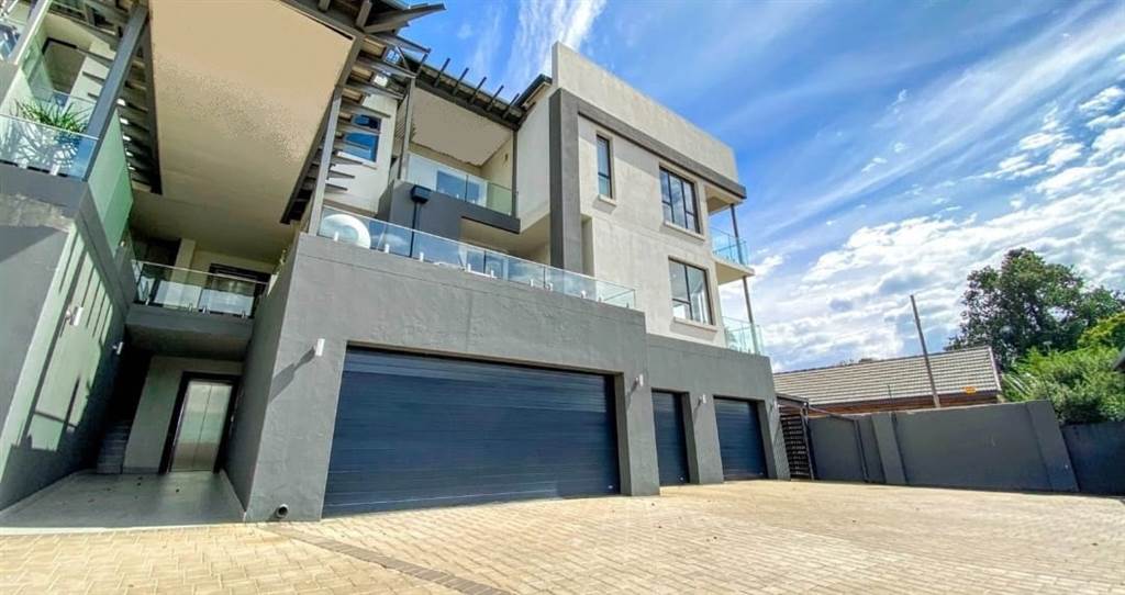 3 Bed Townhouse in Bryanston photo number 2