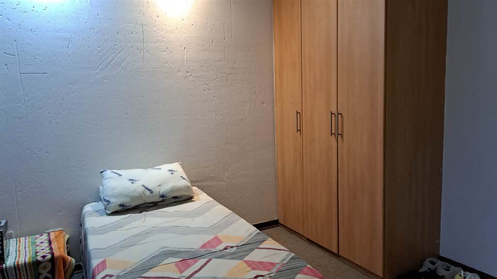 2 Bed Apartment in Vanderbijlpark SE photo number 7