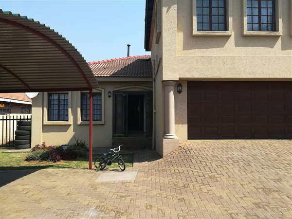 3 Bed House in Aerorand