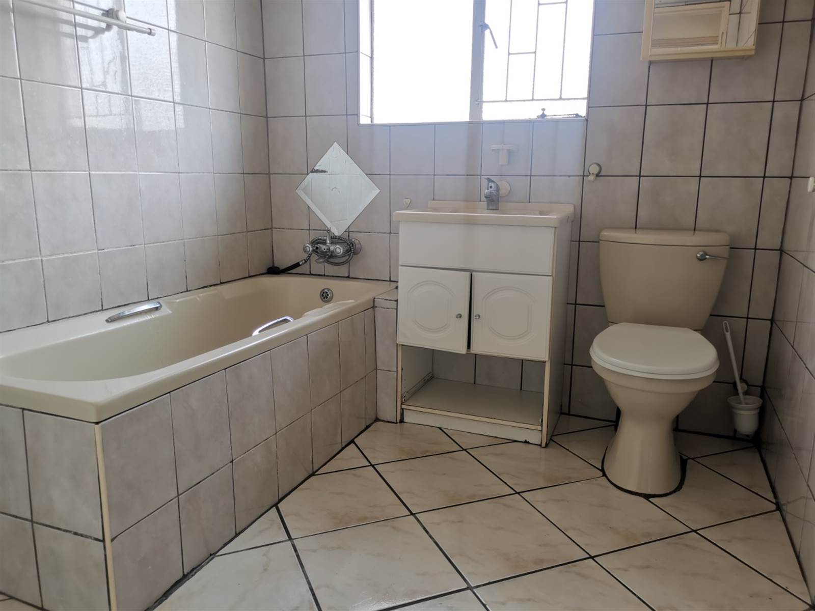 2 Bed Apartment in Rensburg photo number 7