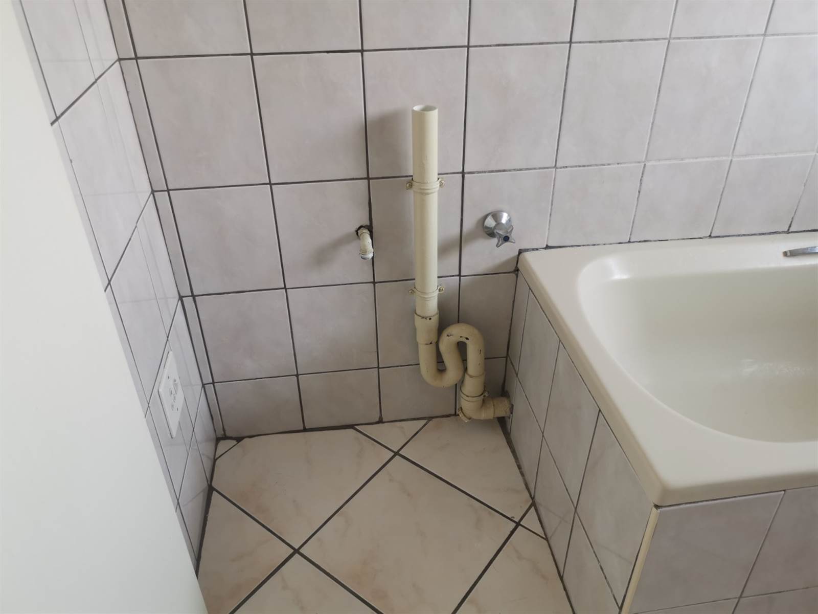 2 Bed Apartment in Rensburg photo number 8
