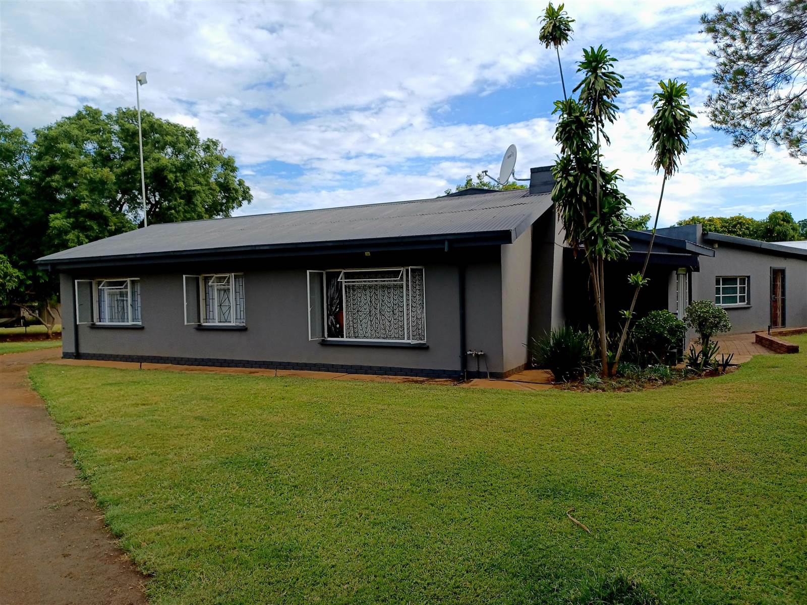 3 Bed House in Mookgophong (Naboomspruit) photo number 2