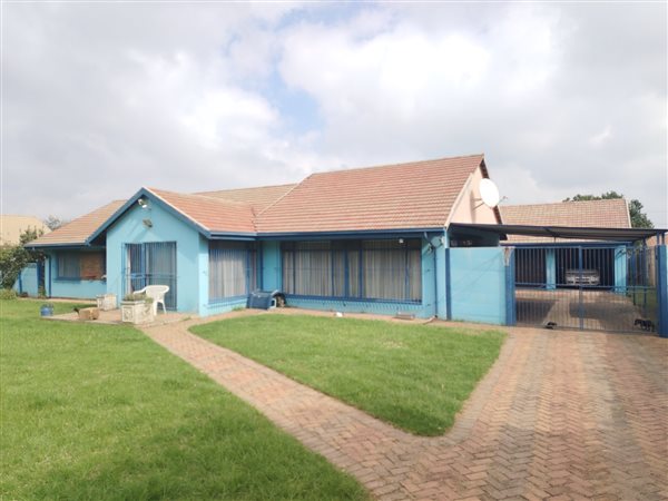 4 Bedroom House 4 Bedroom House