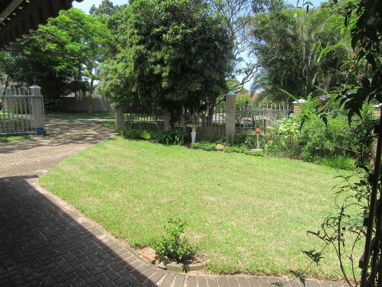 3 Bed Townhouse in Scottburgh South photo number 6