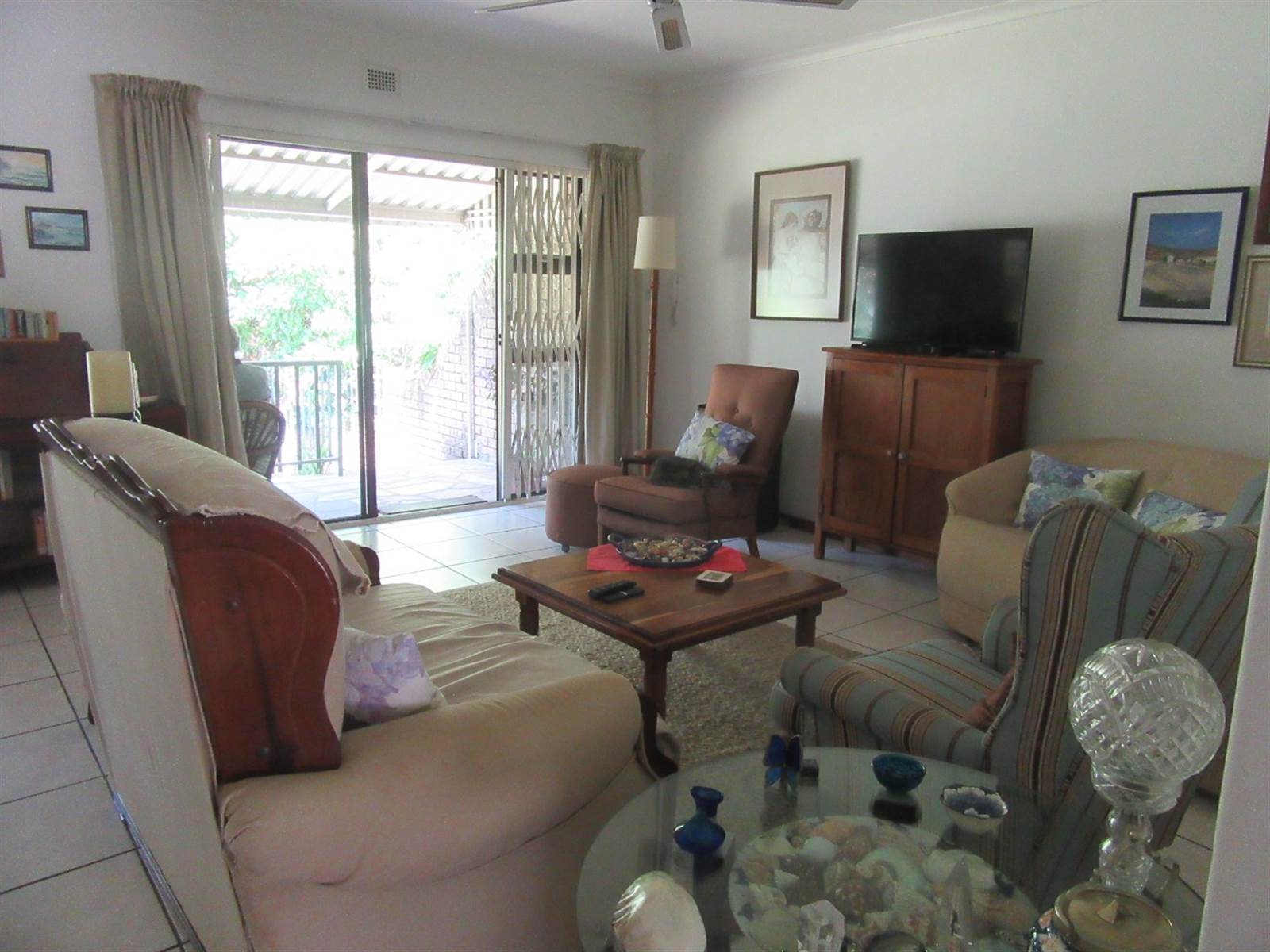 3 Bed Townhouse in Scottburgh South photo number 11