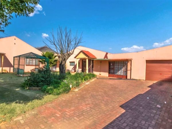 5 Bedroom House 5 Bedroom House