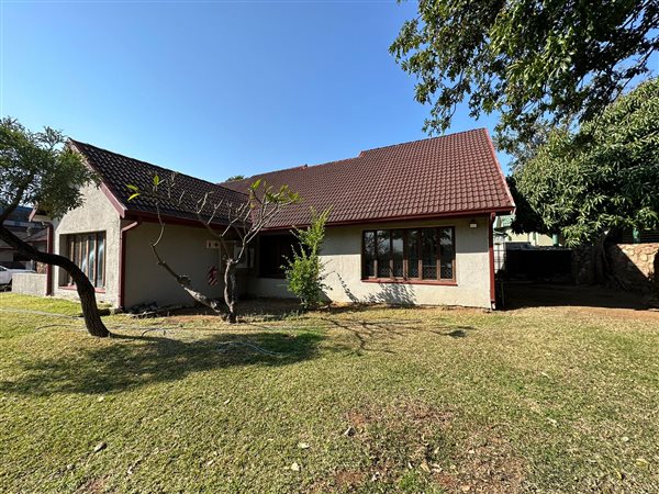 474  m² Commercial space in Rustenburg Central