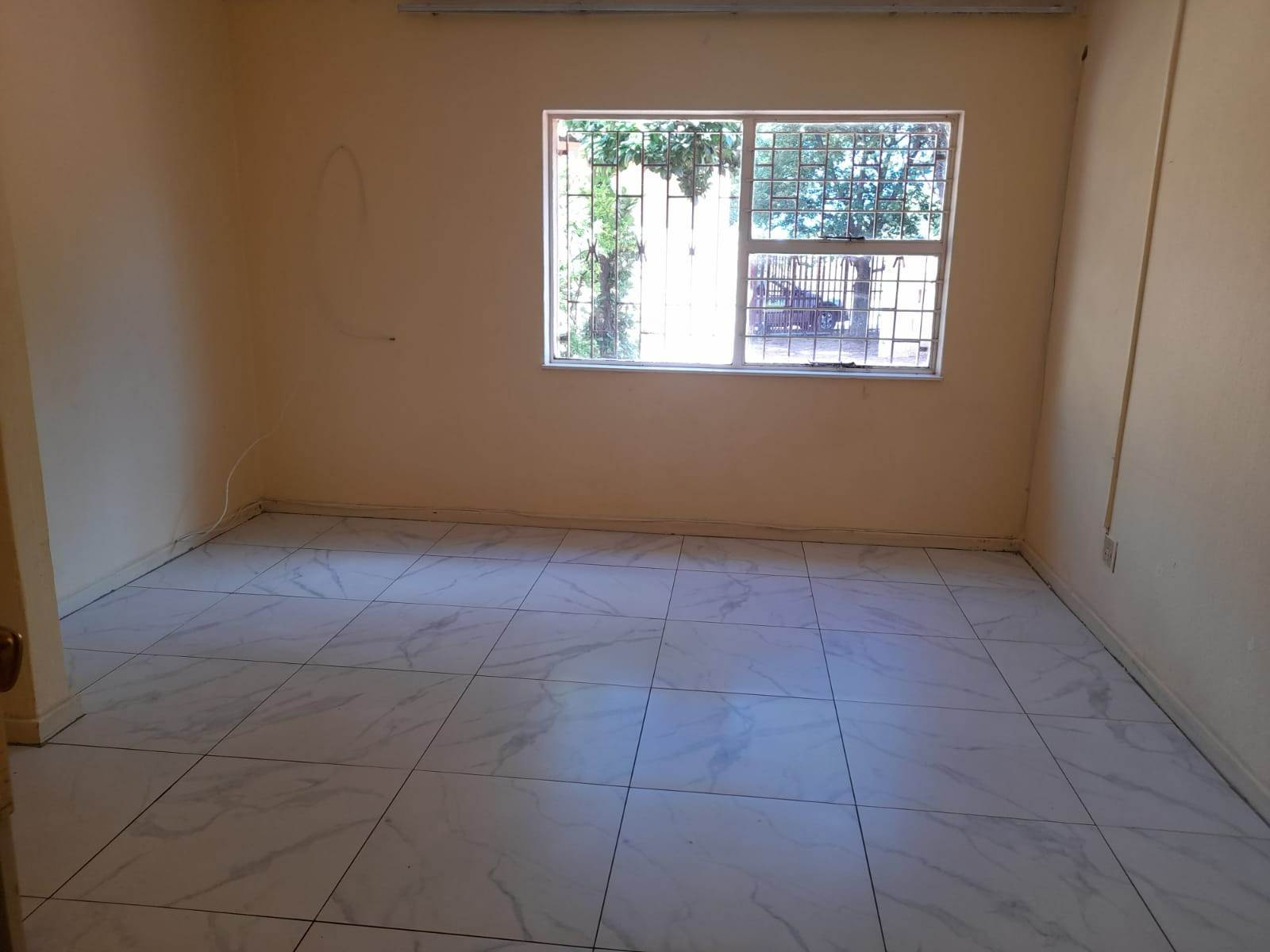 2 Bed Apartment in Mafikeng photo number 2