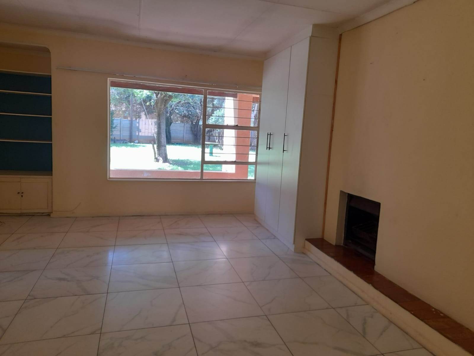 2 Bed Apartment in Mafikeng photo number 4
