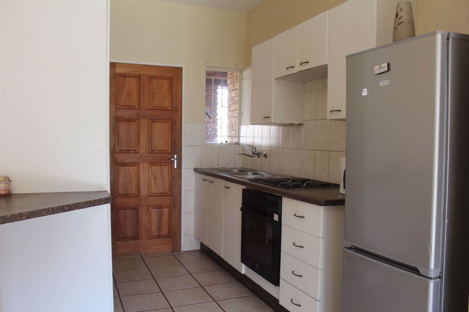 2 Bed Apartment in Wilgeheuwel photo number 2