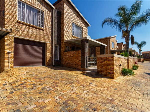4 Bedroom Townhouse 4 Bedroom Townhouse