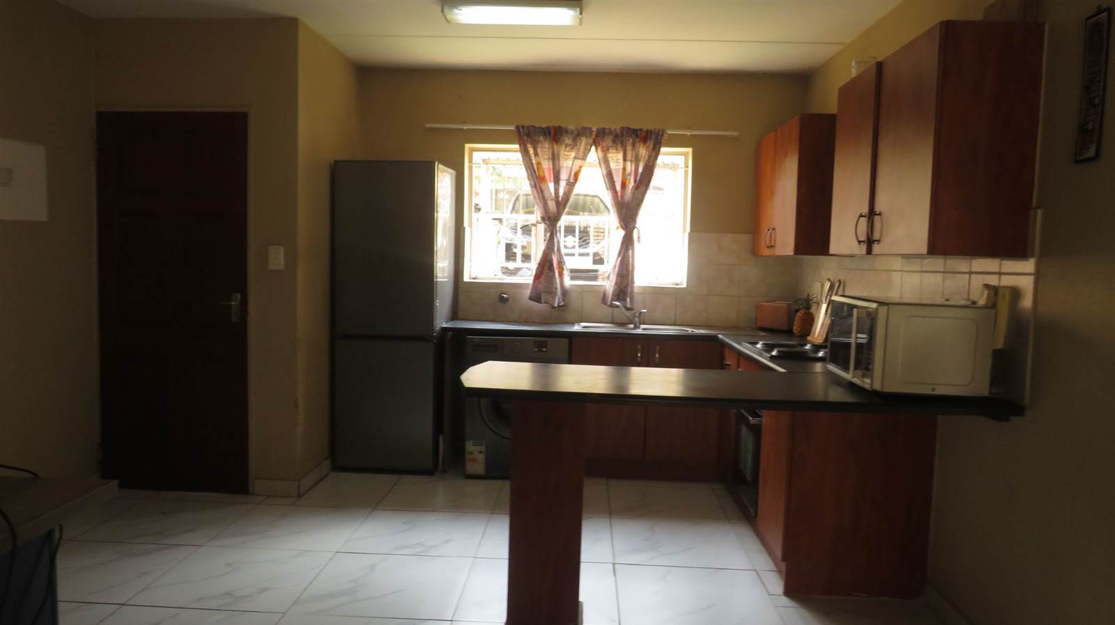 2 Bed Townhouse in Grobler Park photo number 3