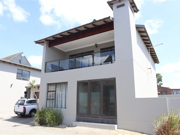 3 Bedroom Townhouse 3 Bedroom Townhouse