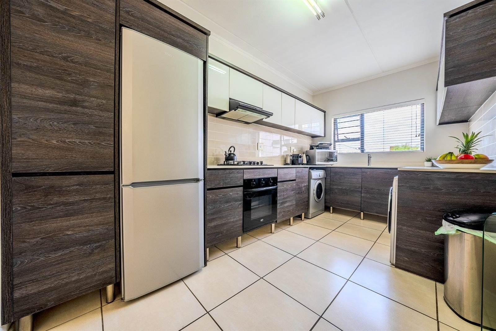 3 Bed Apartment in Greenstone Hill photo number 5