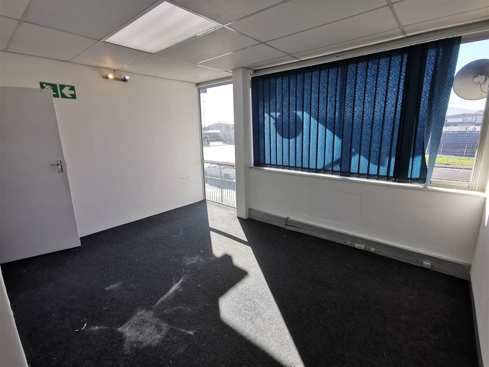 120.7  m² Commercial space in Milnerton photo number 4