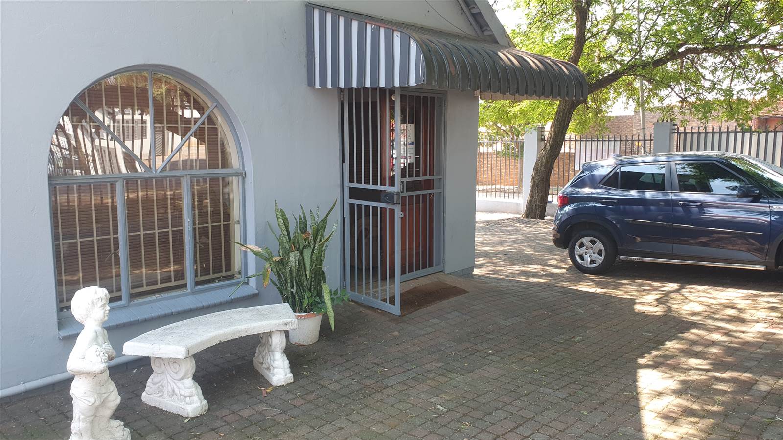 352  m² Commercial space in Garsfontein photo number 3