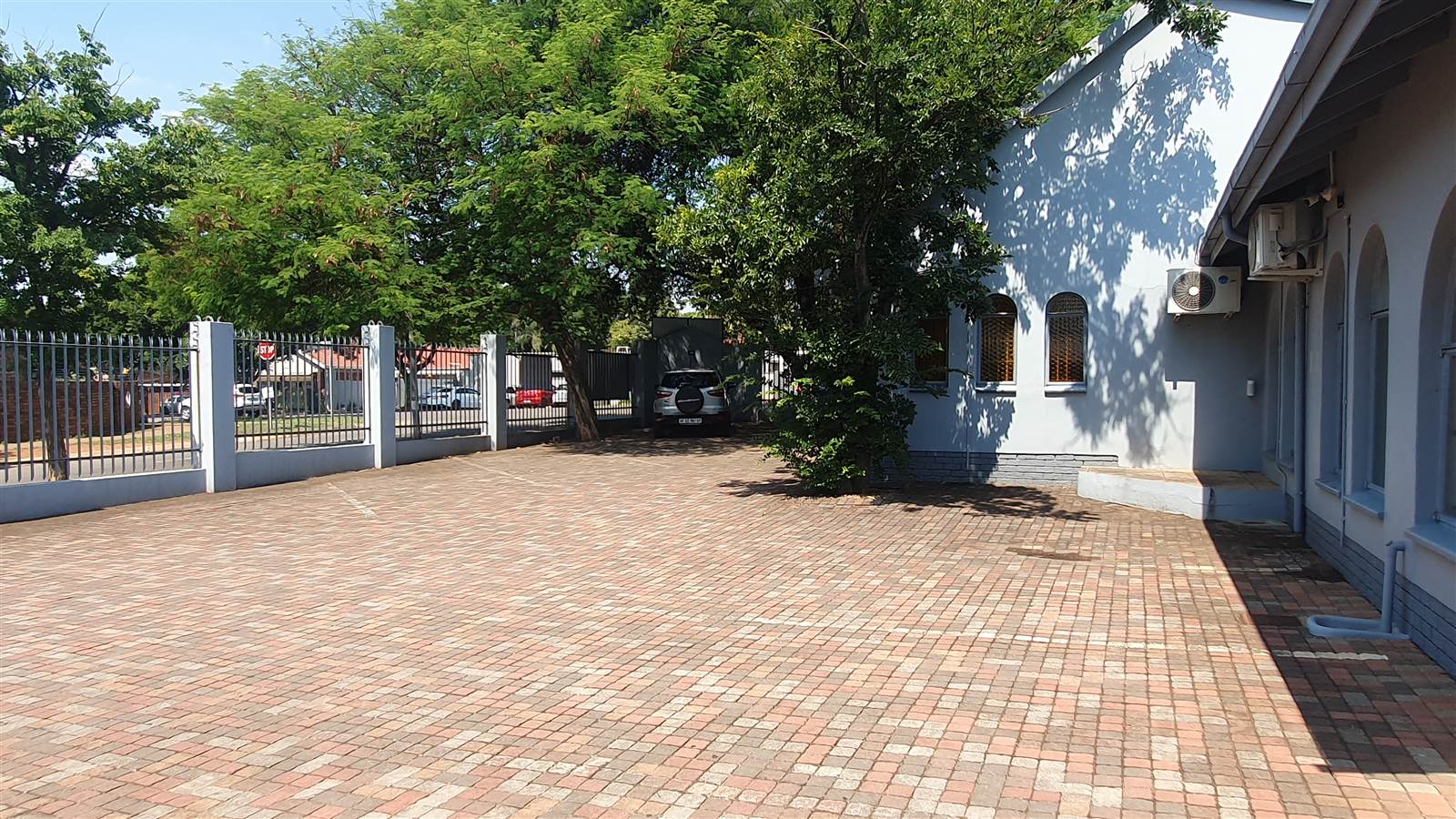 352  m² Commercial space in Garsfontein photo number 7