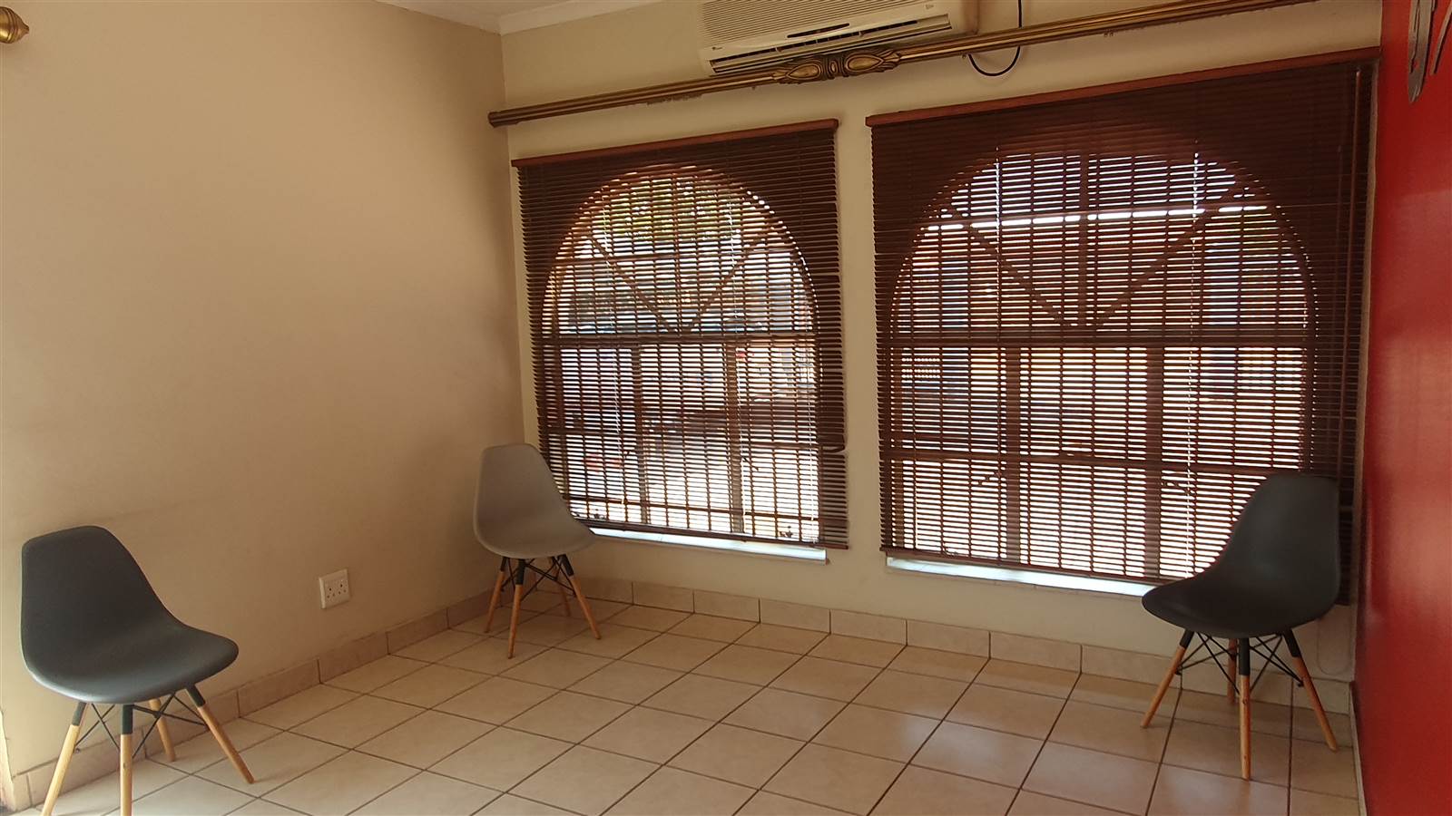352  m² Commercial space in Garsfontein photo number 25