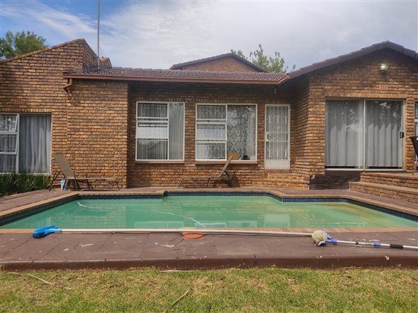 6 Bed House in Edenvale