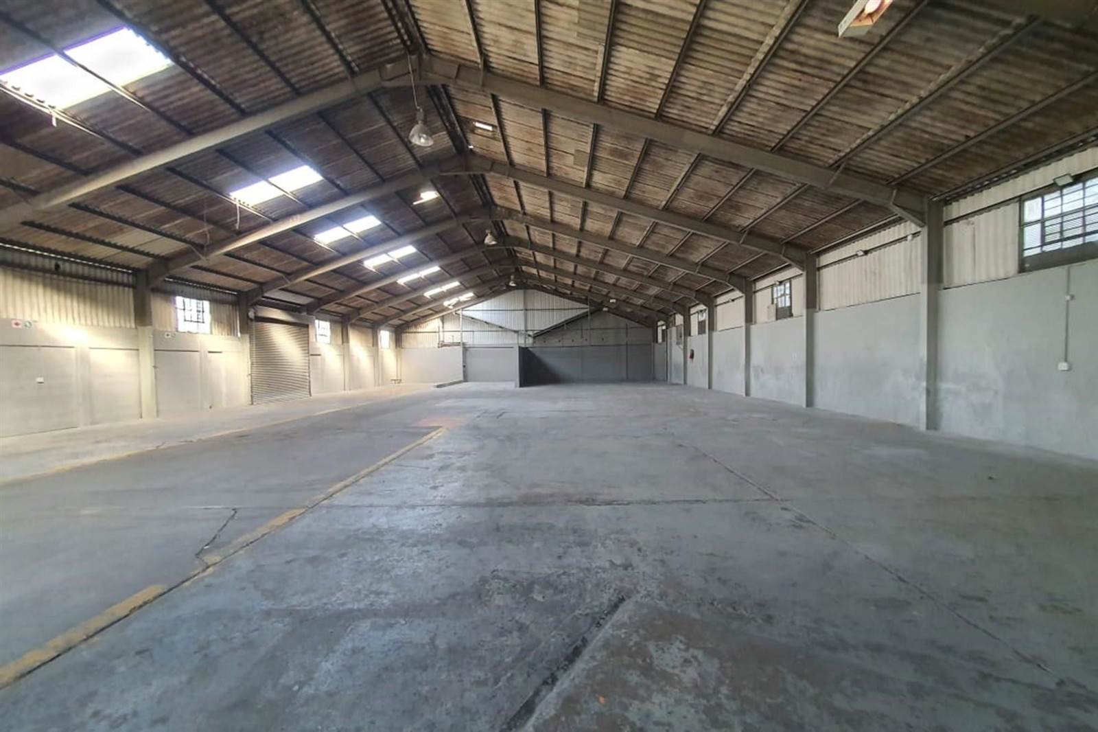 1165  m² Industrial space in North End photo number 1