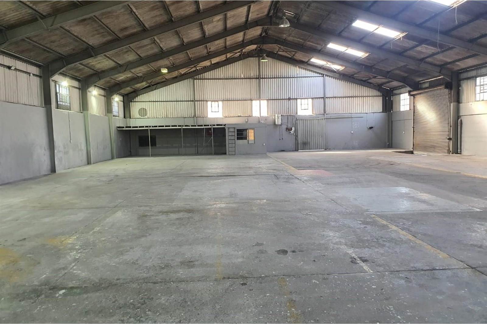 1165  m² Industrial space in North End photo number 4
