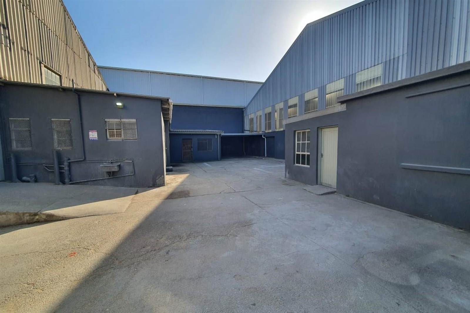 1165  m² Industrial space in North End photo number 23