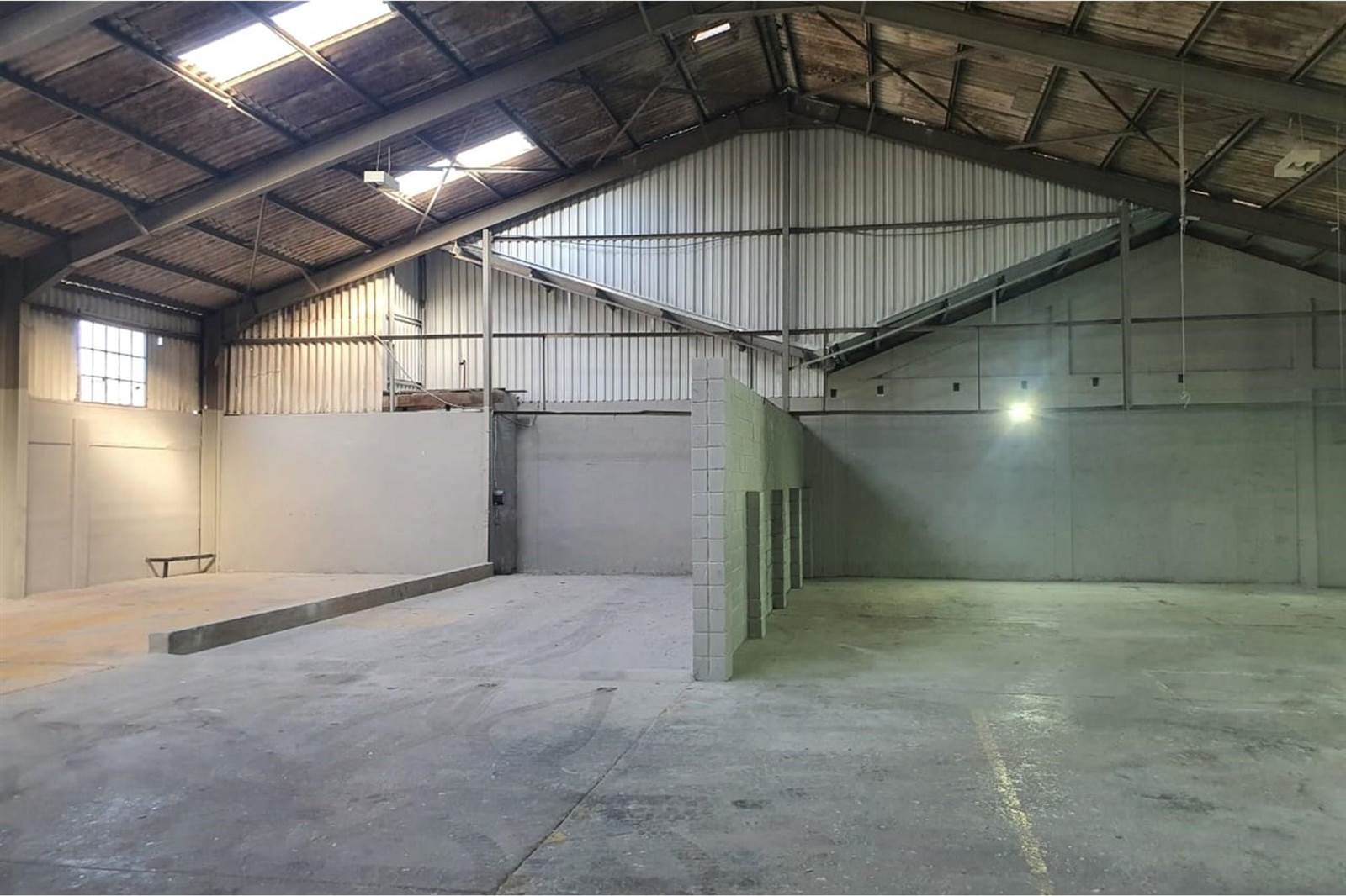 1165  m² Industrial space in North End photo number 5