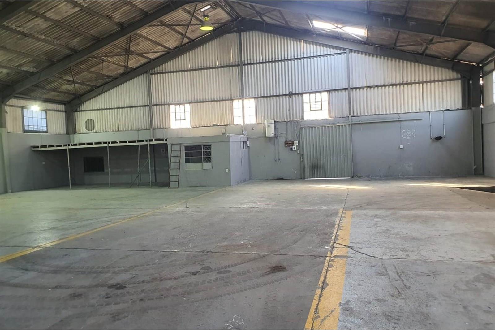 1165  m² Industrial space in North End photo number 9