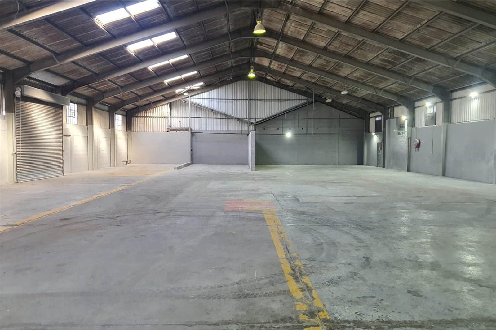 1165  m² Industrial space in North End photo number 3