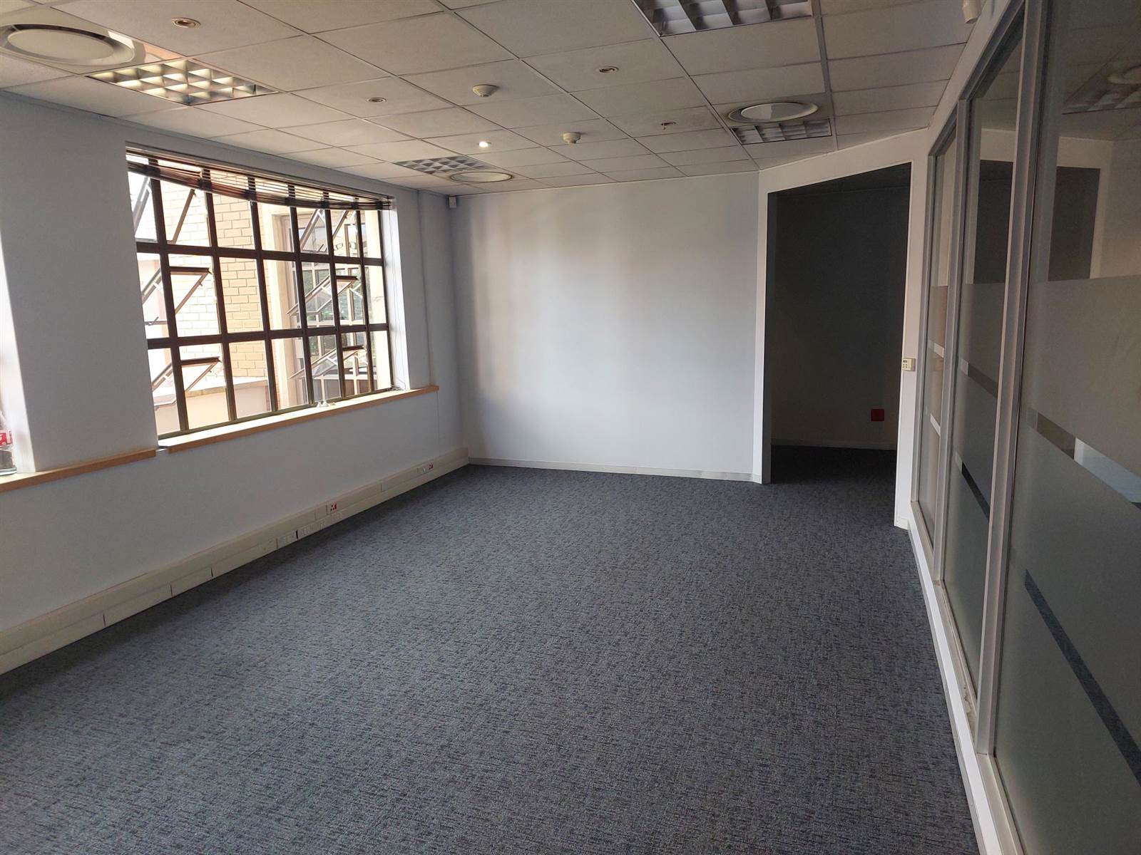 112.68  m² Commercial space in Bryanston photo number 4