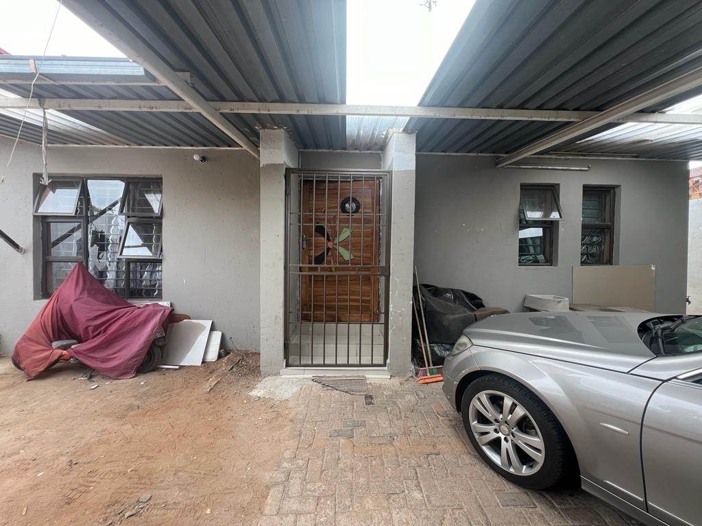 4 Bed House in Azaadville photo number 2