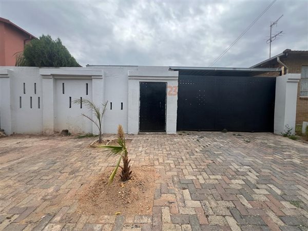 4 Bed House in Azaadville